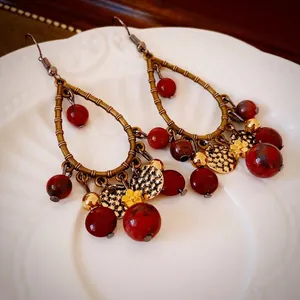 Boucles d'oreilles ethniques rétro avec pampilles goutte d'eau et pierres naturelles