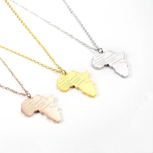 Collana con ciondolo mappa Africa in finiture oro oro rosa e argento lucido
