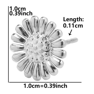 Dettaglio degli orecchini a margherita da 1,0 cm in acciaio inossidabile 304 lucido