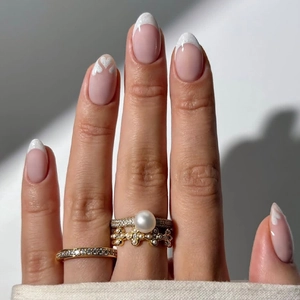 Press On Nails French Style Heart Pattern Resin Nude Pink White Tips Elegant Artificial Manicure For Women