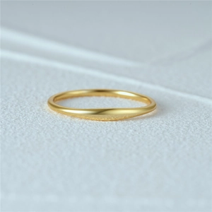 Macro detail of wave-shaped 925 sterling silver ring with a polished gold finish