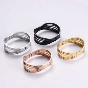 Bracelets ajourés multicouches élégants en finitions argent, or, rose et noir