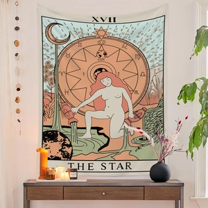 Detailansicht des XVII Der Stern Tarot Wandteppichs hängend mit Wohndekoration