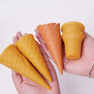 Set di quattro modelli realistici di coni gelato per fai-da-te con trama a nido d'ape