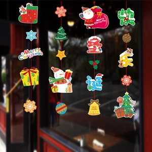 Décorations de Noël suspendues avec Père Noël et bonhomme de neige pour vitrines