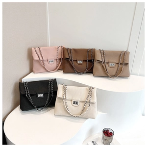 Five pleated chain shoulder bags in pink, brown, khaki, black, and beige on a display stand