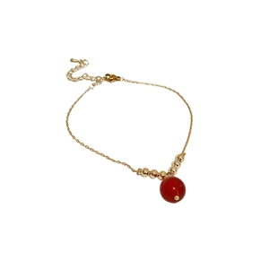 Vergoldete Halskette mit roter Perle, minimalistischer Kette und Karabinerverschluss