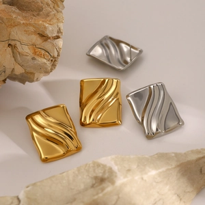 Irregular square earrings with wave texture in polished gold and silver metal finishes