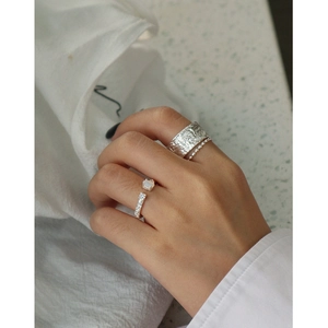 Minimalist S925 sterling silver ring set with opal stone and hammered texture for women