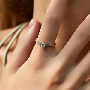Elegant S925 silver ring with rose gold accents and sparkling diamonds on a hand