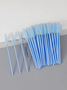 Detail of 9.8cm disposable light blue eyelash brushes with spiral head and blue handle