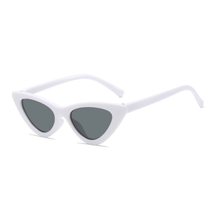 Lunettes de soleil rétro cat-eye pour enfants avec monture blanche et verres gris foncé