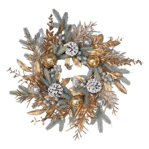 Couronne de Noël avec boules dorées, pommes de pin et aiguilles givrées sur fond blanc