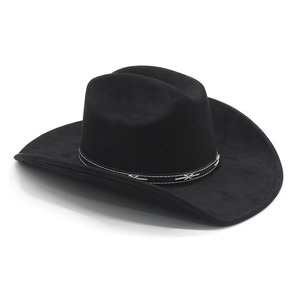 Dettaglio cappello da cowboy nero in scamosciato con cinturino in pelle e cuciture a croce