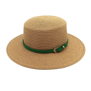 Chapeau de paille à bord large avec ruban en cuir vert pour protection solaire