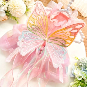 Hundekleid in Rosa mit großem besticktem Schmetterling und Perlen für Haustiere