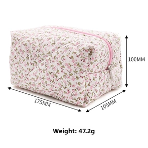 Quilted floral makeup bag dimensions 175x105x100mm and lightweight 47.2g design