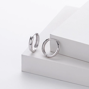 Detailed macro view showing the S925 sterling silver stamp on a polished hoop earring