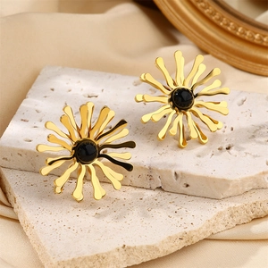 Boucles d'oreilles rétro tournesol doré avec centre noir sur base en pierre beige