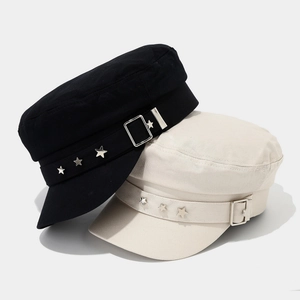 Casquettes militaires plates rétro pour femmes avec étoiles en métal en noir et beige