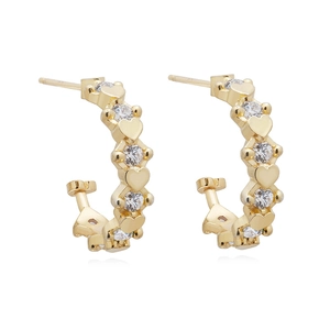 Close-up of C-shaped gold-plated earrings with alternating heart motifs and clear zircons