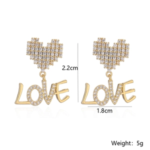 Detail of gold-plated heart earrings with LOVE lettering and dimensions 2.2cm x 1.8cm