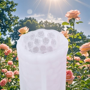 Moule en silicone translucide pour bougie rose avec reliefs floraux pour savon et artisanat