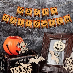 Kit de fête d'Halloween avec bannières en papier orange et étiquettes en bois rustiques