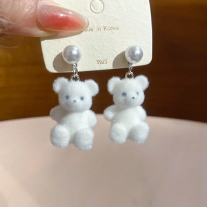 Detailed close-up of S925 silver needle bear earring with pearl and white velvet flocking