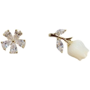 Asymmetric gold earrings featuring a clear crystal flower and a white tulip bud design