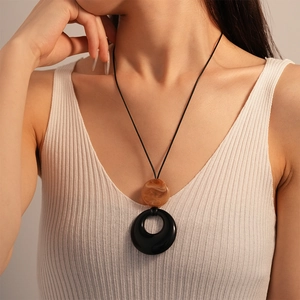 Long Pendant Necklace Resin Geometric Round Vintage Ethnic Style Wax Cord Sweater Chain Women Minimalist Accessory
