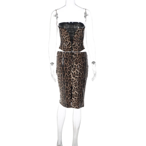 Détails du haut bustier et de la jupe à sequins léopard avec laçage noir élégant