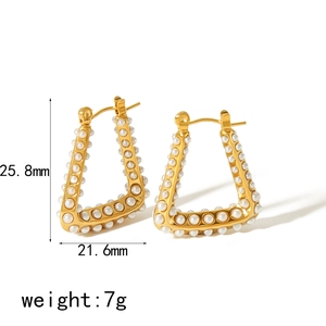 Details von 18k Gold-Ohrringen mit Perlen, Maße 25,8mm x 21,6mm, elegantes Design