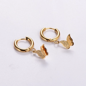 Élégantes boucles d'oreilles créoles papillon en or 18 carats avec ailes mates