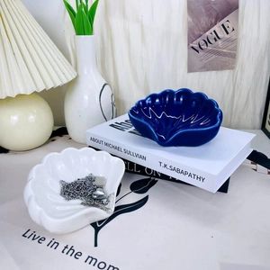 Portasapone creativo in ceramica a forma di conchiglia blu e bianca per gioielli