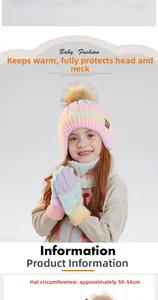 Détail d'un ensemble en tricot pour enfants avec dégradé arc-en-ciel et pompon, taille 50-54cm