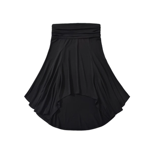 Detailopname van de onregelmatige zoom en geplooide taille van de zwarte rok