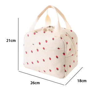 Borsa termica porta pranzo in velluto a coste con fragole e misure 26x21x18cm