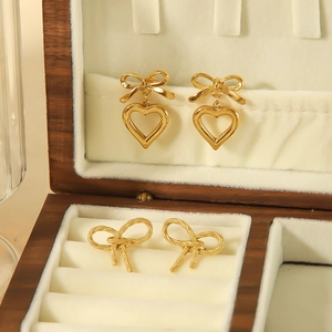 Boucles D'Oreilles Cœur Évidé Nœud Acier Inoxydable Doré Bijoux Élégants Pour Femmes