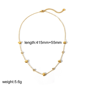 Détail du collier cœur en or 18 carats avec dimensions et zircons clairs