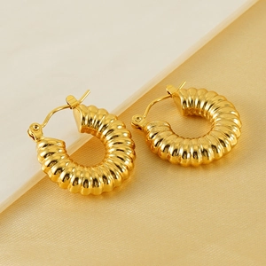 Chic 18k gold plated stainless steel croissant hoop earrings with spiral design