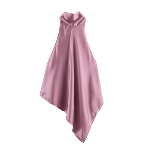 Haut sexy sans manches rose poudré avec col bénitier et ourlet asymétrique en satin