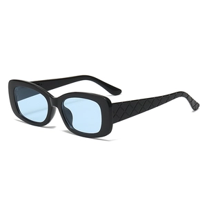 Retro full-frame square sunglasses for women with blue lenses and textured temples