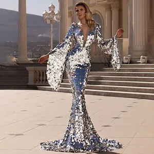 Robe de soirée argentée à paillettes avec col en V profond et manches évasées pour banquets