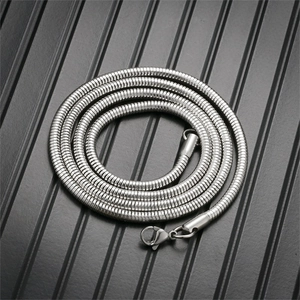 Collar de cadena de serpiente de acero inoxidable plateado con cierre de langosta