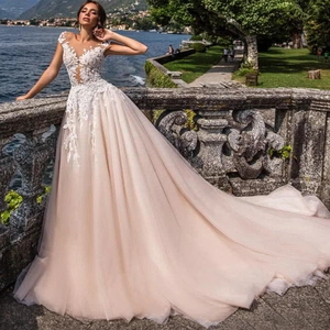 Robe De Mariée Femme Col En V Profond Sans Manches Appliques En Dentelle Tulle Ligne A Avec Longue Traîne Élégante