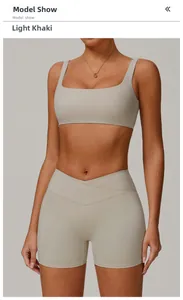 Detailansicht der hellkhaki hochtaillierten Sport-Shorts und des Fitness-BH-Sets