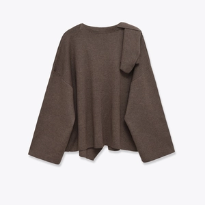 Dunkelbrauner Strick-Cardigan mit asymmetrischem Schalkragen und überschnittenen Schultern
