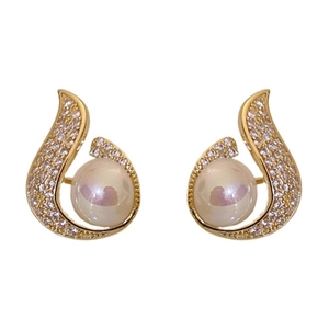 Luxurious mermaid pearl drop earrings with sparkling rhinestones and gold-plated finish