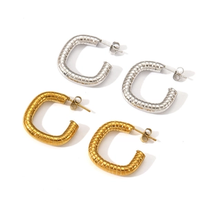 Geometric threaded C-shaped stainless steel hoop earrings in gold and silver set